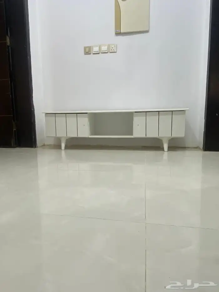 طاوله تلفزيون شبه جديده 1