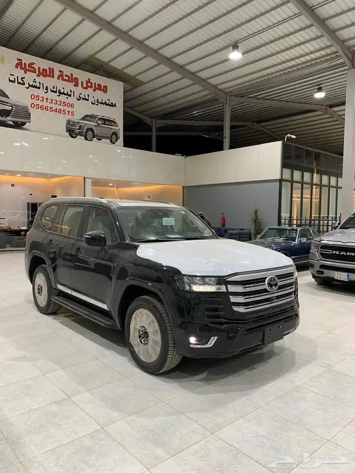 لاندكروزر L4 سعودي 2025 اسود بنزين أصفار 2