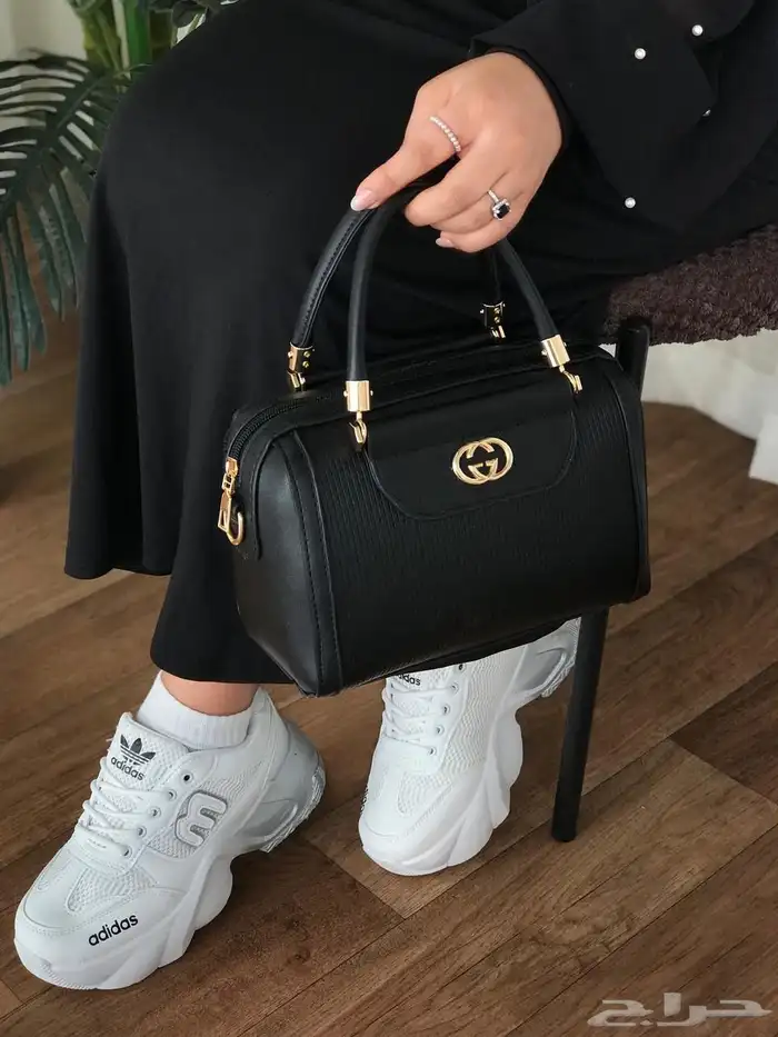 اطقم شنط وشوزات نسائية ماركات منوعه230 فقط 23