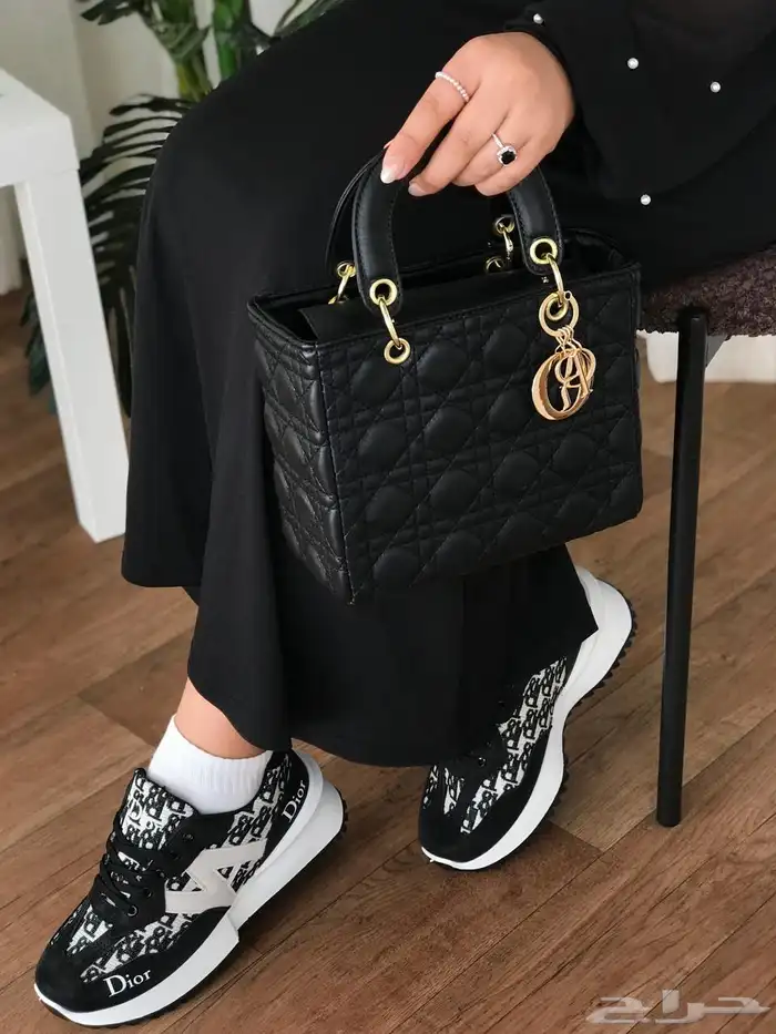 اطقم شنط وشوزات نسائية ماركات منوعه230 فقط 21