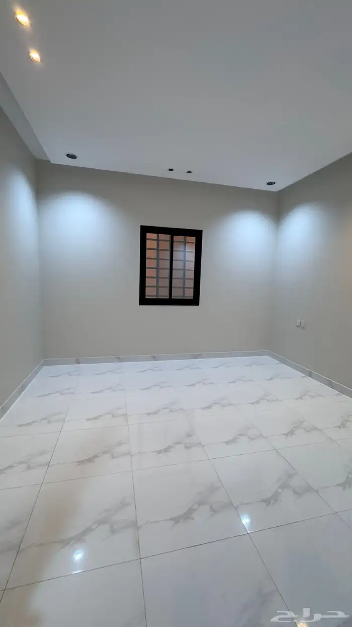 للبيع دور ارضى 6 غرف مع حوش من 550 الف بالخميس 15