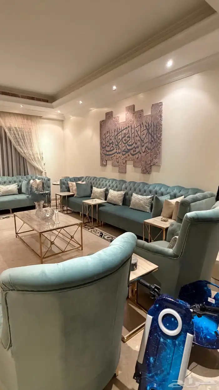 كنب في حالة ممتازة لام يستخدم مع الطاولات 1