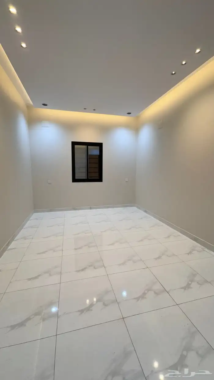 للبيع دور ارضى 6 غرف مع حوش من 550 الف بالخميس 7