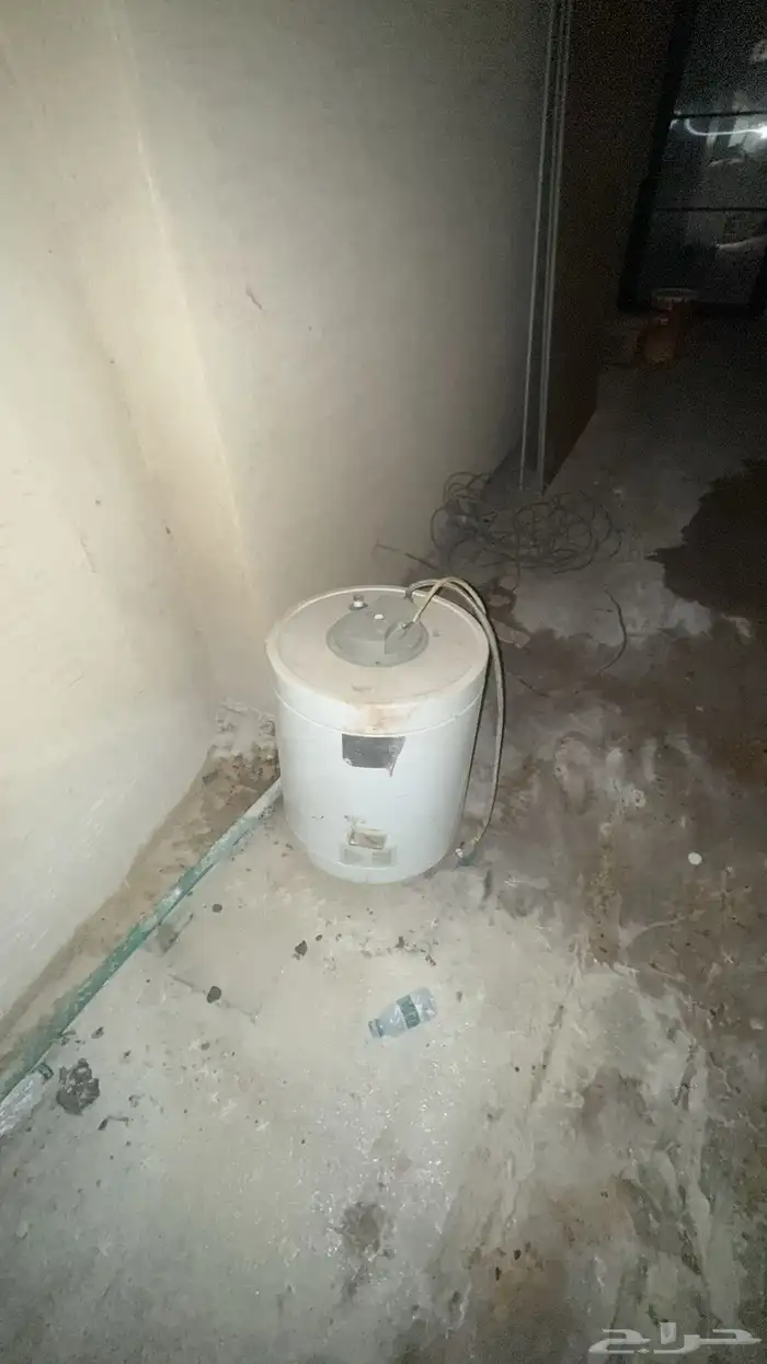 ادوات للبيع سخان ودباب ومروحه وشبك مكيف 0