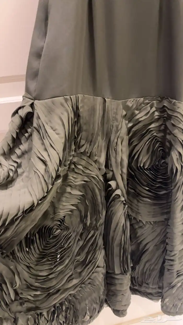 فستان سهره يلبس m وممكن s 3