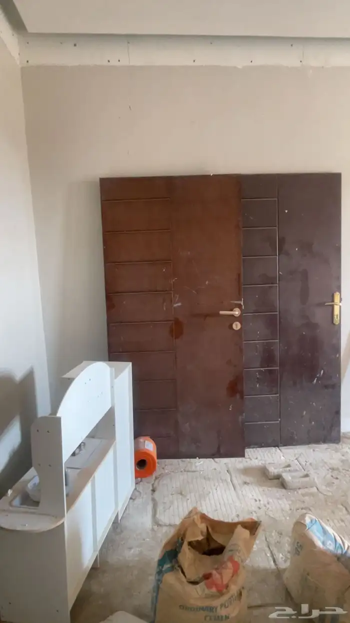 3بيبان المنيوم مع حلوقها و7بيبان خشب 2