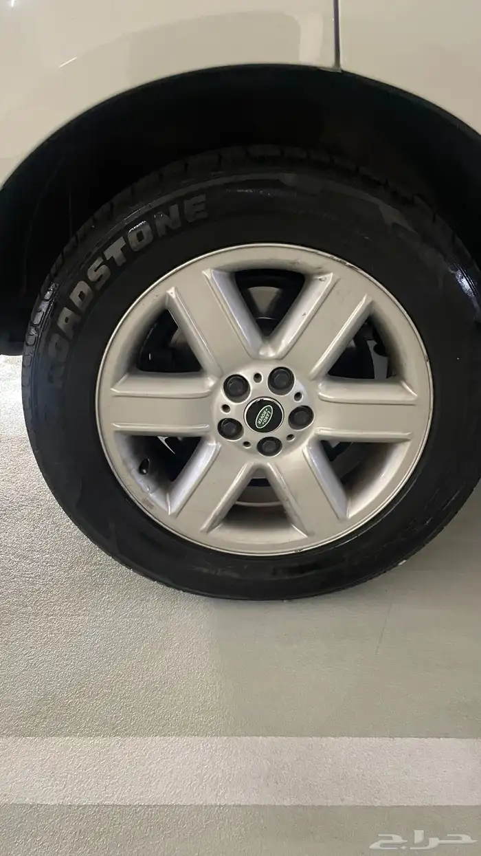 4 كفرات بحالة متوسطة للبيع 255 55 R19 راكب على رانج روفر 0