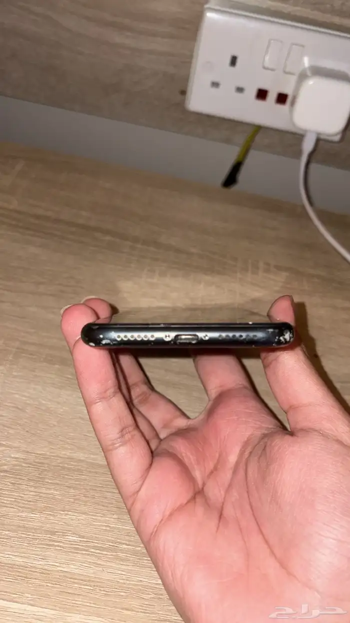 ايفون XR اسود 128 جيجا 3