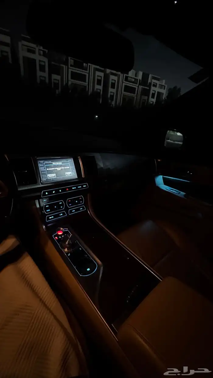 Jaguar 2014 XF perfect condition 25
