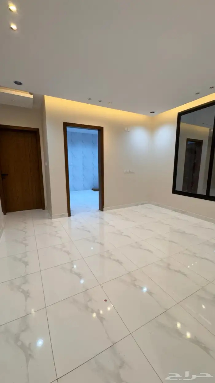 للبيع دور ارضى 6 غرف مع حوش من 550 الف بالخميس 19