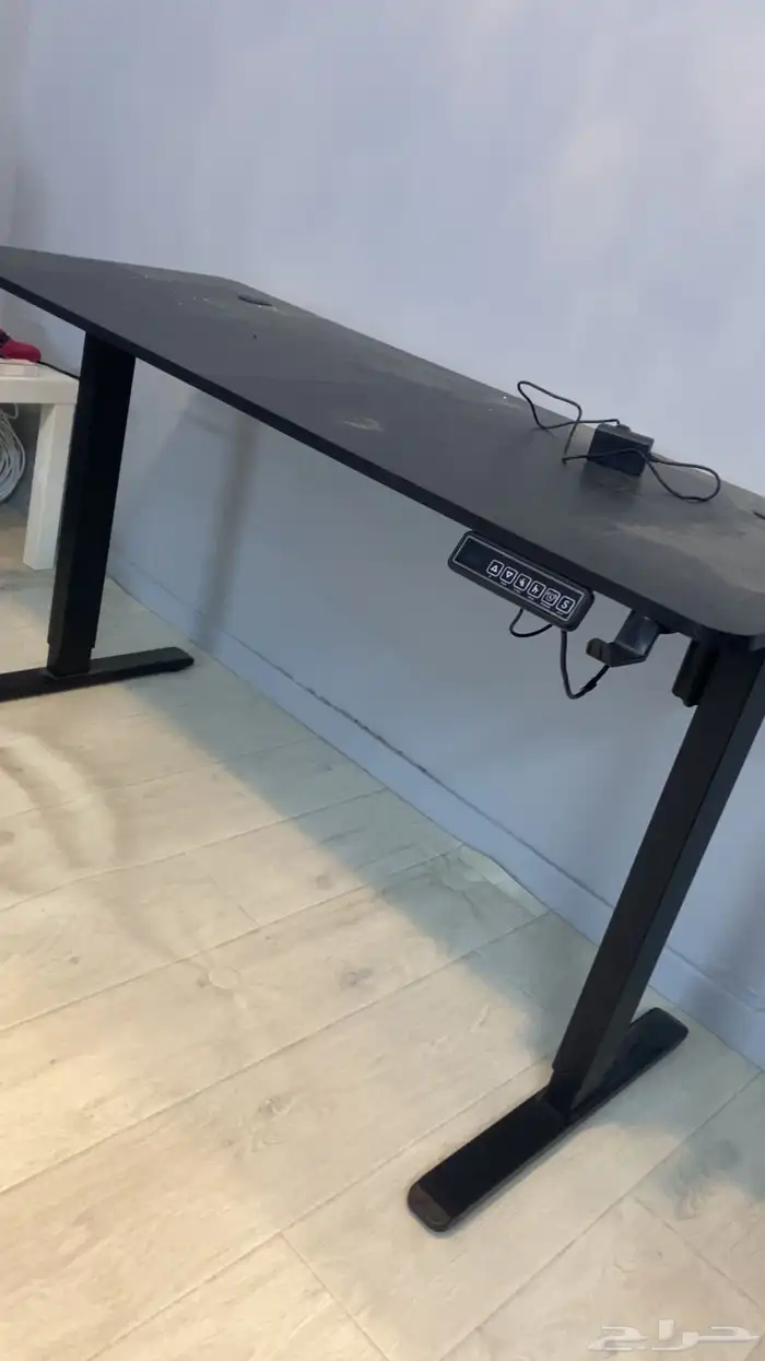 طاولة كمبيوتر 1