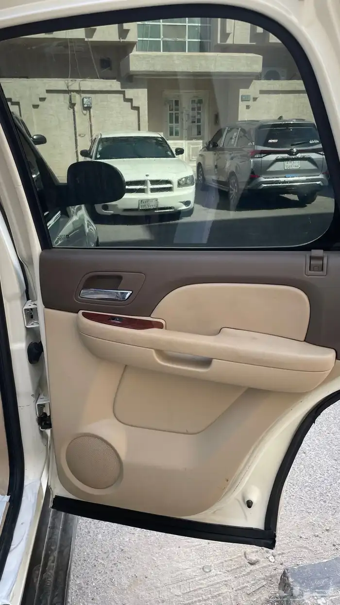 تاهو ltz فل كامل نضيف جدا  ممشى 250 كيلو فقط 14