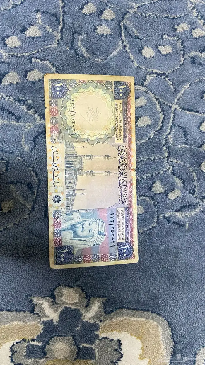 عمله قديمه جدا والبيع سمح 0