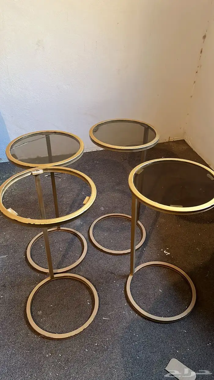 طاولة رئيسية كبيرة   4 طاولات خدمة 0