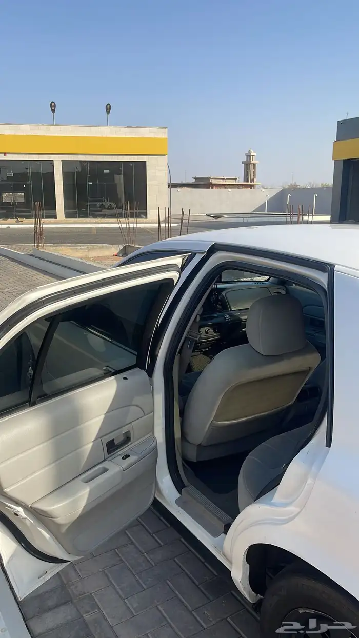 فورد بوليسي 12