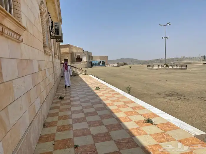 مباني للايجار بمساحات وفي موقع مميز 14