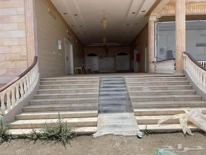 مباني للايجار بمساحات وفي موقع مميز 8