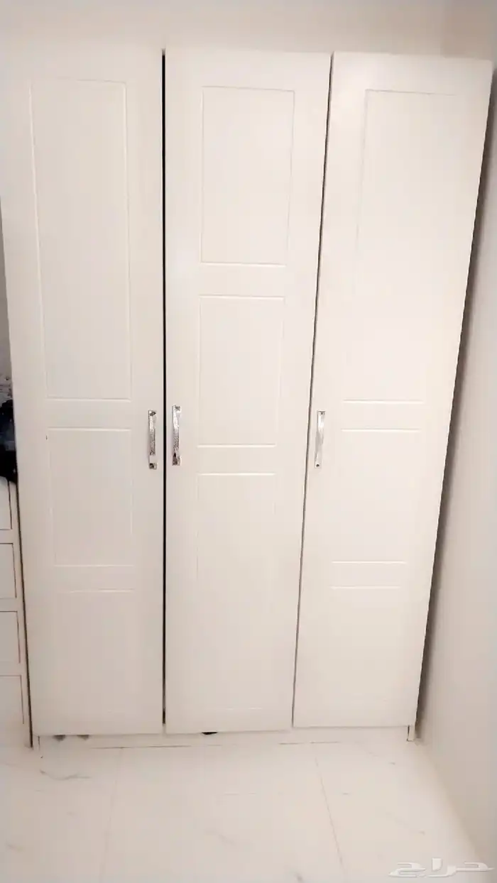 دولاب ملابس نظيف وسرير نظيفة للبيع 2