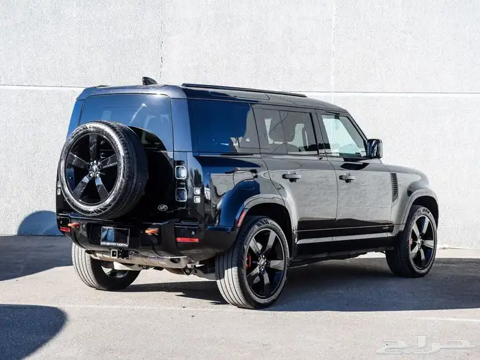 LAND ROVER DEFENDER X ديفيندر V6 BLACK 2