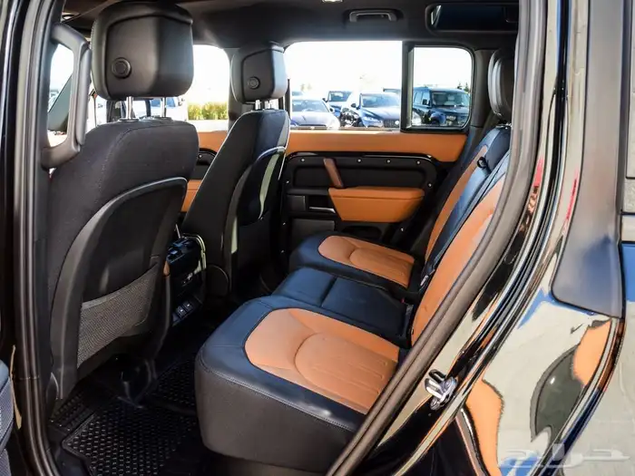 LAND ROVER DEFENDER X ديفيندر V6 BLACK 13