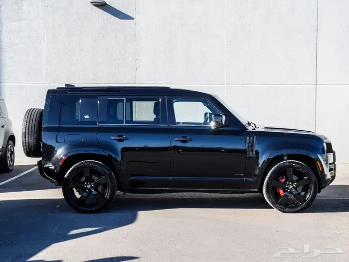 LAND ROVER DEFENDER X ديفيندر V6 BLACK 3