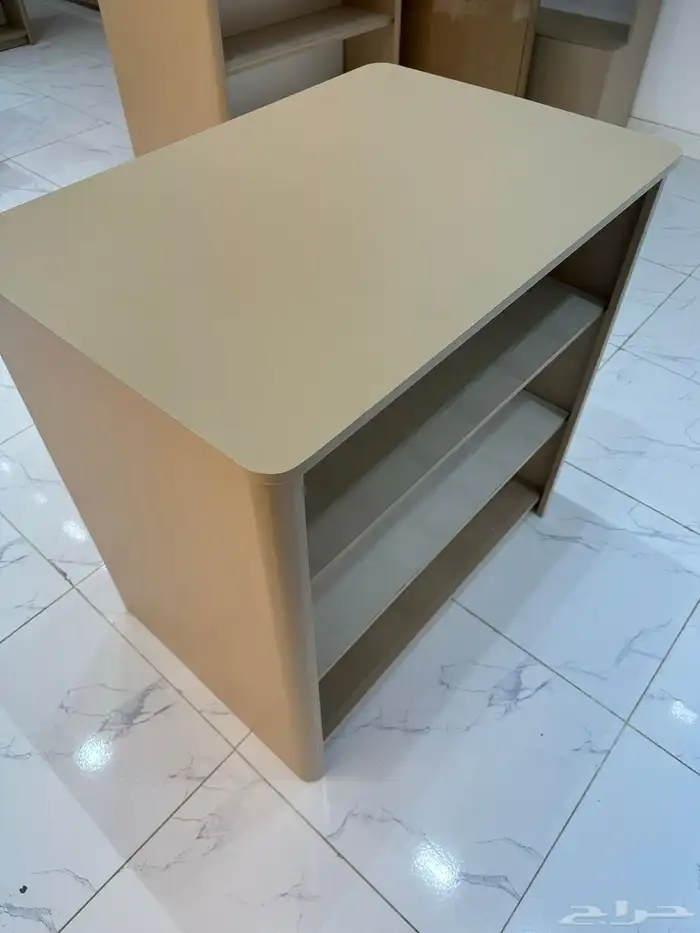 طاولات وارفف للبيع 1