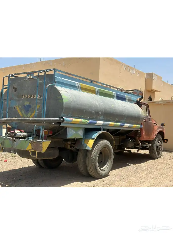 للبيع وايت تايوتا موديل 83 2