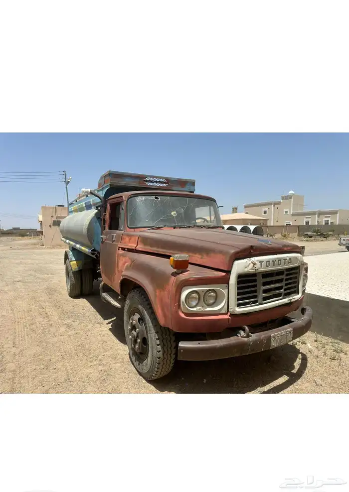 للبيع وايت تايوتا موديل 83 0