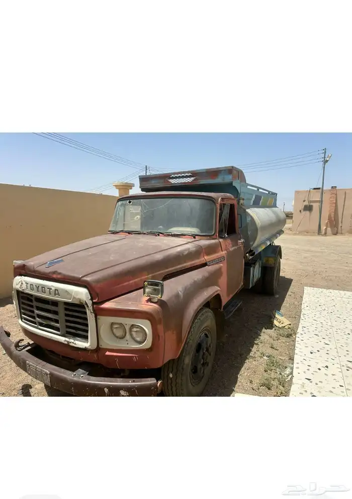 للبيع وايت تايوتا موديل 83 1