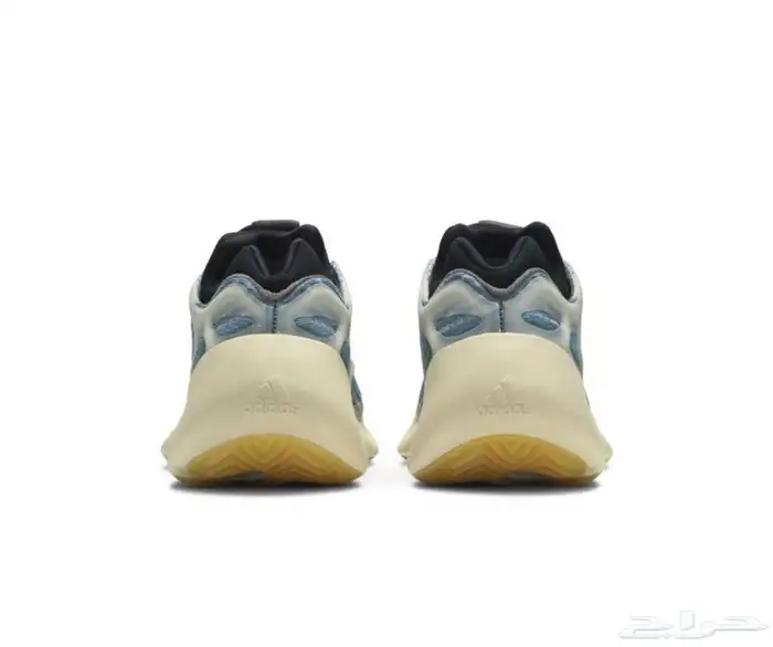 Yeezy 700 V3  Kyanite  أصلي نظيف جد ا   استخدام شهر فقط 11
