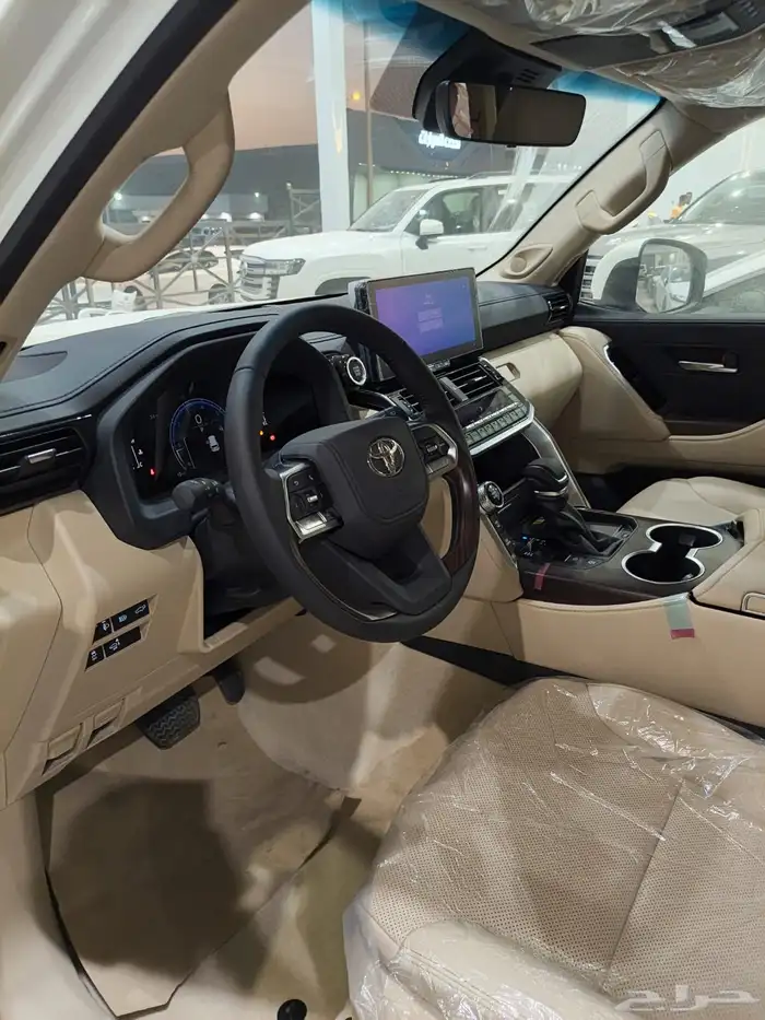 2025 ابيض  الساير 1