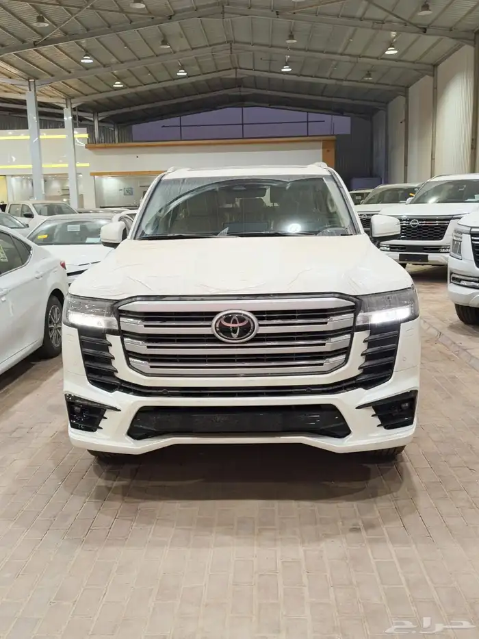 2025 ابيض  الساير 10