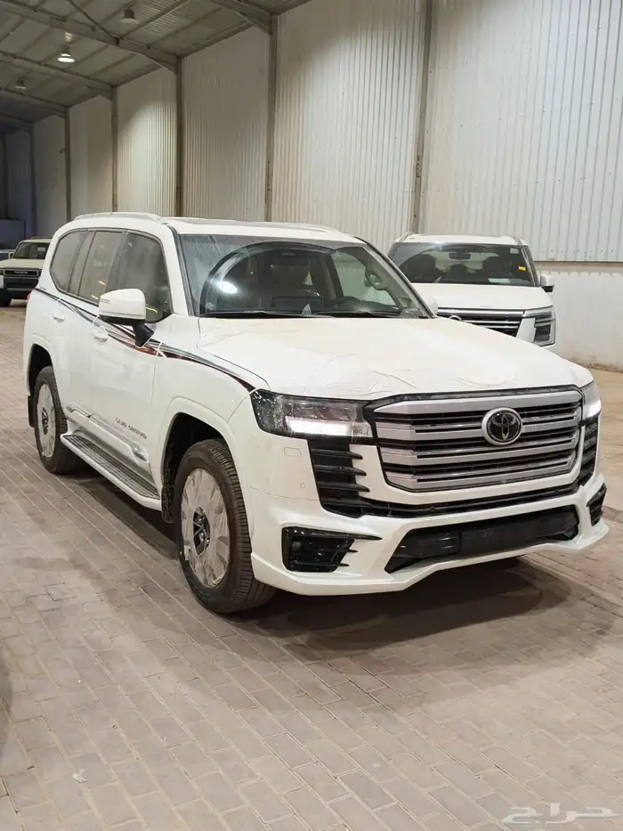 2025 ابيض  الساير 8