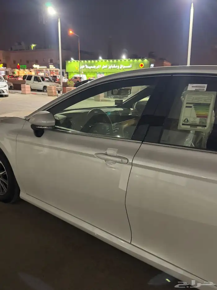 كامري ابيض E السعر 110 15