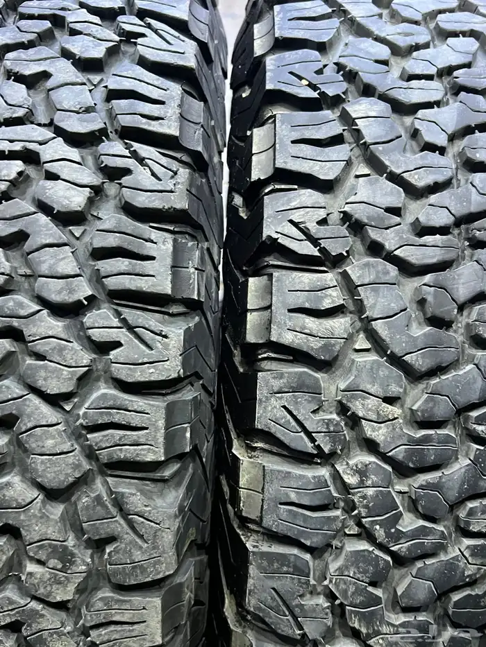 كفرات بي اف قودرتش نص حجري مقاس 285 70 17 7