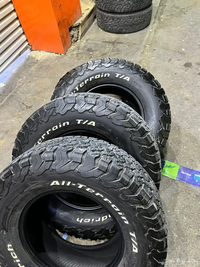 كفرات بي اف قودرتش نص حجري مقاس 285 70 17 1