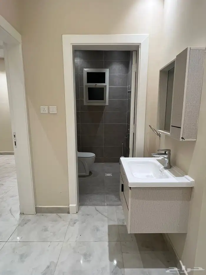 للإيجار شقة بمدخل مستقل الرياض حي الياسمين 45.000 5