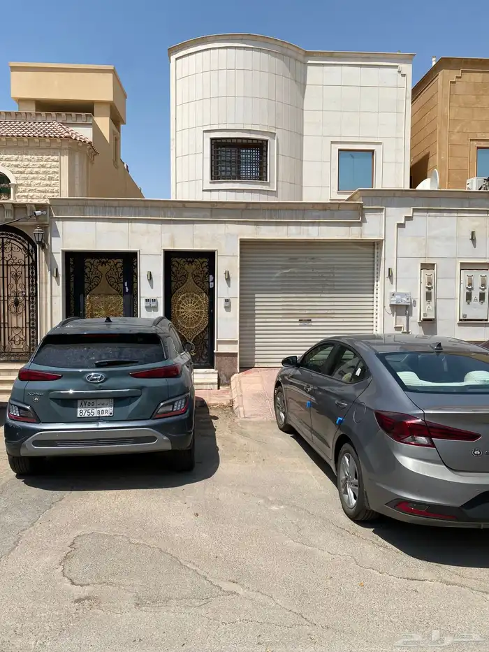 للبيع فيلا مع شقتين حي الفيحاء 380م 0