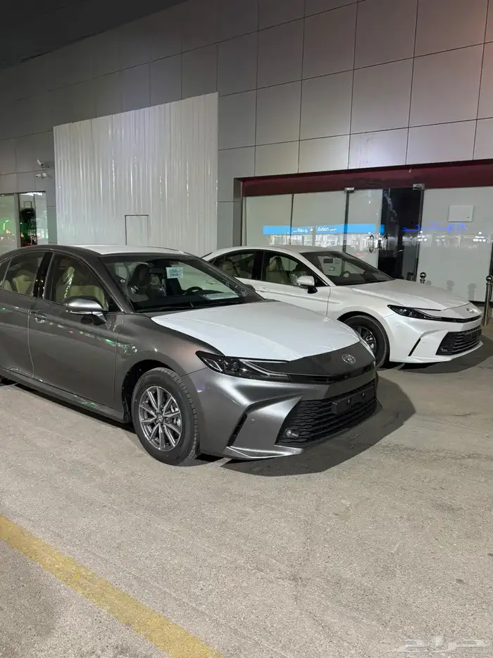 كامري ابيض E السعر 110 12