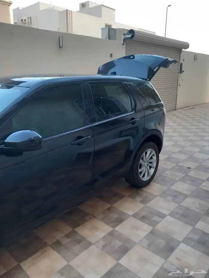 للبيع لاندروفر اسود سبورت دسكفري ديزل موديل 2018 16