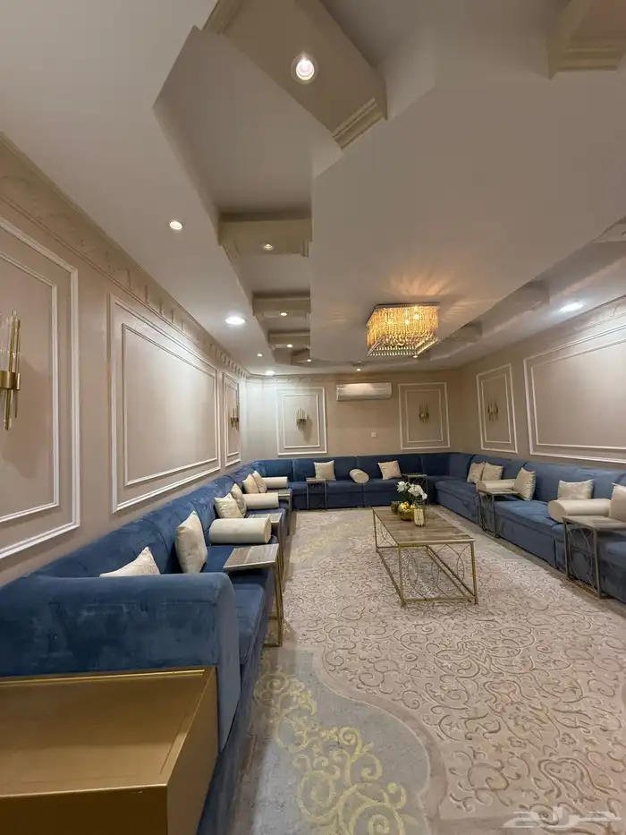 طقم كنب مجلس مع طاولة الخدمه وأكسسورات وطاولات ضيافة 1