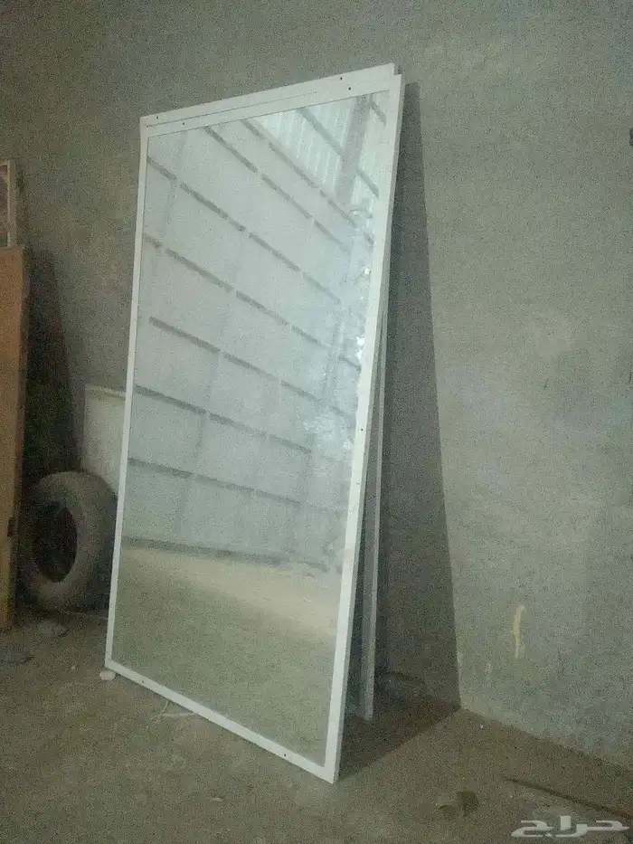 ثنتين مرايات جداريه تصلح للمحلات 1