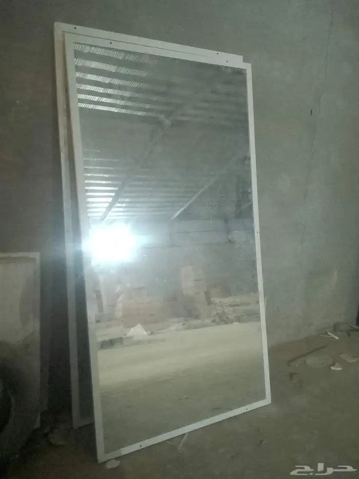 ثنتين مرايات جداريه تصلح للمحلات 0