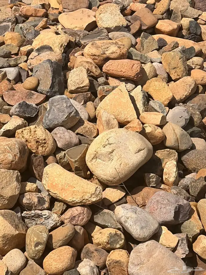 حجر ملون طبيعي بجودة عالية 0