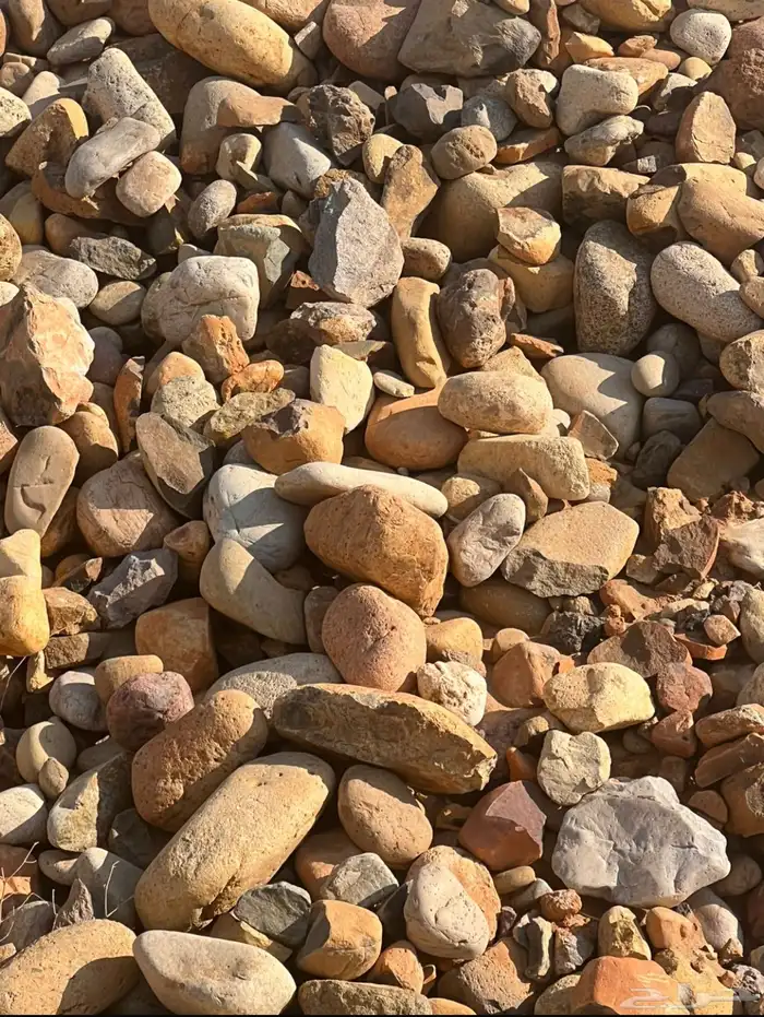 حجر ملون طبيعي بجودة عالية 1