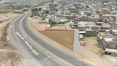 أرض تجارية على طريق صامطة - الحضرور (الطريق الدولي) 0