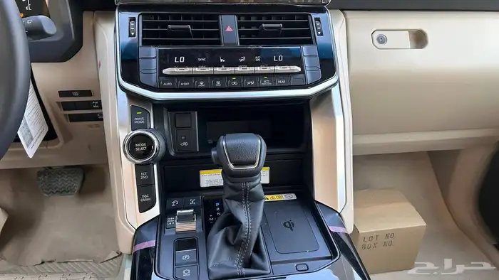 تويوتا لاندكروزر GXR L3 2025 لدى شركة عبدالمجيد الخضر 9