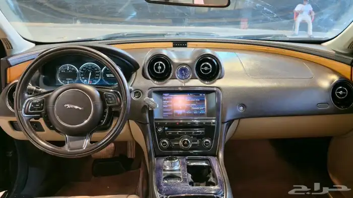 جاكور 2013 XJ 8