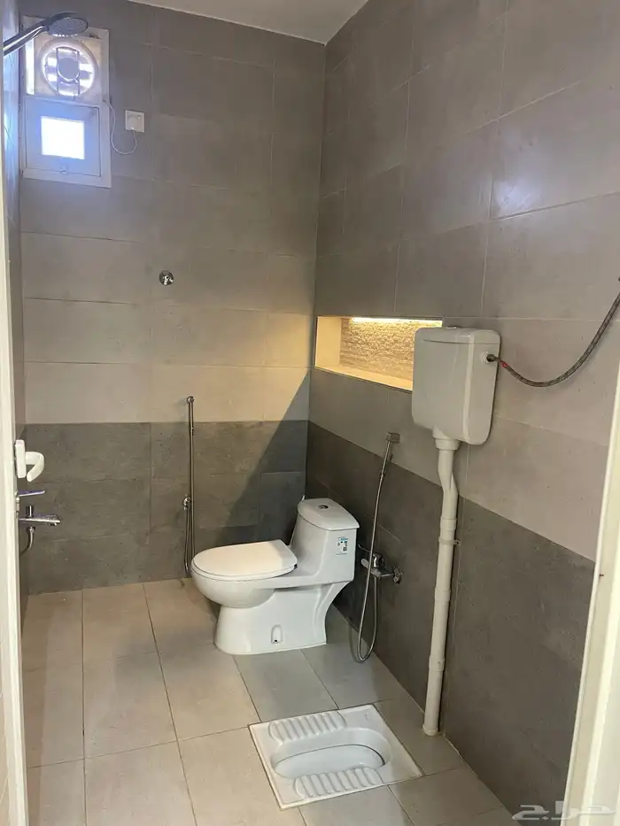 شقة ارضية مستقلة واسعة بمساحة دور قريبة من كوبري المطار 25