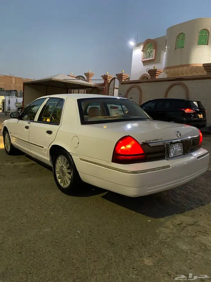 فورد جراند ماركيز 2009 سياره نظيفه مره 12